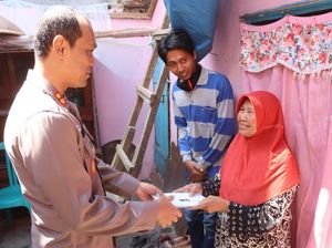 Kapolres Malang Kunjungi dan Beri Bantuan Korban Terdampak Angin Kencang
