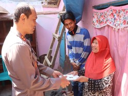 Kapolres Malang Kunjungi dan Beri Bantuan Korban Terdampak Angin Kencang