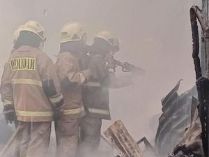 Pabrik Pulpen di Tangerang Kebakaran Sejak Dini Hari, Api Padam Usai 9 Jam Pabrik Pulpen di Tangerang Kebakaran Sejak Dini Hari, Api Padam Usai 9 Jam