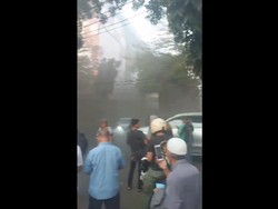 Video Kepanikan Pengunjung saat Blok M Square Kebakaran