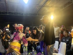 Kaesang dan Erina Nonton Pentas Kesenian Lengger di Wonosobo