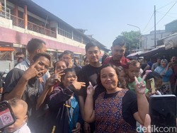 Ditemani Erina, Kaesang Blusukan ke Pasar Peterongan Semarang