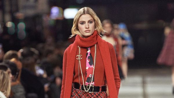 10 Koleksi Chanel Metiers dArt 2024, Busana Terinspirasi Kota Manchester