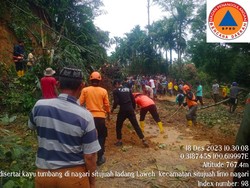 Banjir dan Longsor Terjang Lima Puluh Kota, Lalin Macet 6 Km