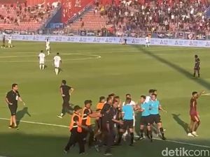 Kronologi Laga Persik vs PSM Makassar Dihentikan Usai Yuran Cetak Gol Kronologi Laga Persik vs PSM Makassar Dihentikan Usai Yuran Cetak Gol