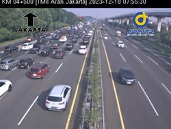 Senin Pagi Lalin Tol Jagorawi Padat di Sejumlah Titik