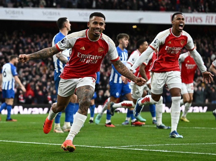 Soccer Football - Premier League - Arsenal v Brighton & Hove Albion - Emirates Stadium, London, Britain - December 17, 2023 Arsenal's Gabriel Jesus celebrates scoring their first goal REUTERS/Dylan Martinez NO USE WITH UNAUTHORIZED AUDIO, VIDEO, DATA, FIXTURE LISTS, CLUB/LEAGUE LOGOS OR 'LIVE' SERVICES. ONLINE IN-MATCH USE LIMITED TO 45 IMAGES, NO VIDEO EMULATION. NO USE IN BETTING, GAMES OR SINGLE CLUB/LEAGUE/PLAYER PUBLICATIONS.