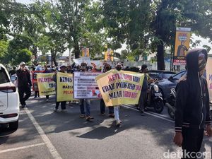 Tak Kunjung Dilantik, Calon Perangkat Desa di Kudus Kembali Demo Tak Kunjung Dilantik, Calon Perangkat Desa di Kudus Kembali Demo