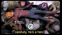 Meme ini mengibaratkan MU sebagai Spider-Man yang jadi pahlawan bersama. Sejumlah klub dinilai ikut mendapat keuntungan dari keberhasilan MU meredam Liverpool. Foto: dok. Internet/X (Twitter)