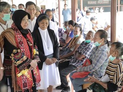 Kemensos Gelar Operasi Katarak Gratis di Belu, Pasien Membludak