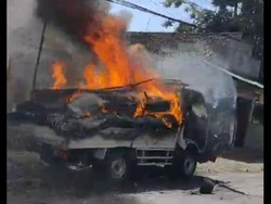 Mobil Pikap Muat Paket AC Terbakar di Blitar, Kerugian Capai Rp 300 Juta