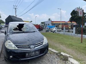 Kagetnya Tari Saat Mobilnya Tiba-tiba Terbakar di Depan SPBU