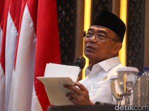 Menko PMK Minta Guru Waspadai Geng di Sekolah untuk Cegah Bullying Menko PMK Minta Guru Waspadai Geng di Sekolah untuk Cegah Bullying