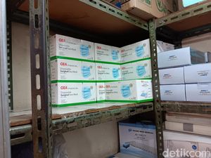 Penjualan Masker Landai Meski Kasus Covid-19 Naik, 3 Bulan Cuma Laku 1 Boks