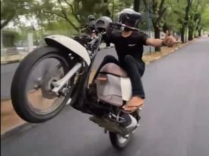 Aksi Pemuda Freestyle di Area Kantor Bupati Maros Berujung Ditilang