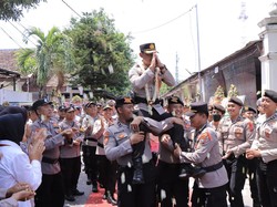Suasana Haru Pelepasan Kapolres Madiun Digantikan Pejabat Baru