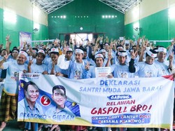 Ratusan Santri Muda Gabung Relawan Gaspoll Bro Jabar, Dukung Prabowo-Gibran