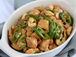 Resep Oseng Ayam Cabe Hijau yang Gurih Pedas dan Mudah Dibuat