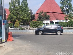 Saat Baliho Jokowi Alumnus UGM Paling Membanggakan Dicopot dari Bundaran UGM