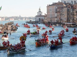 Cegah Kerusakan, Venesia Berencana Larang Grup Besar dan Pelantang Suara