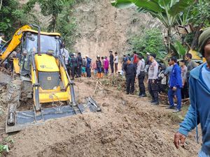 Sejumlah Lokasi di Sumbar Banjir-Longsor, 2 Tewas