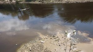 Sungai Bengawan Solo Kian Tercemar
