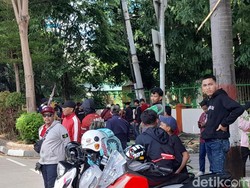 Suporter PSM Tuntut Manajemen Soal Gaji Pemain Mulai Padati Monumen Mandala