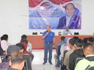 Syarief Hasan Dapat Curhat Warga Bogor soal Pembagian Bansos