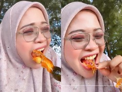 Zonk! Niat Cicip Tanghulu Viral Berujung Nyangkut di Gigi
