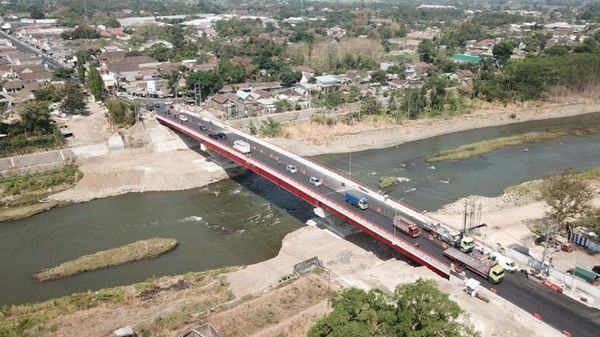 Penampakan Jembatan di Jatim Dipermak Ulang