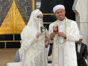 Viral Pernikahan Putri Pimpinan Ponpes Tasik, Maharnya Rp 1 Miliar Lebih Viral Pernikahan Putri Pimpinan Ponpes Tasik, Maharnya Rp 1 Miliar Lebih