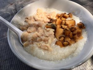 Lembut Gurih! Bubur Ayam Pakai Telur Pitan dan Jamur Shitake Lembut Gurih! Bubur Ayam Pakai Telur Pitan dan Jamur Shitake