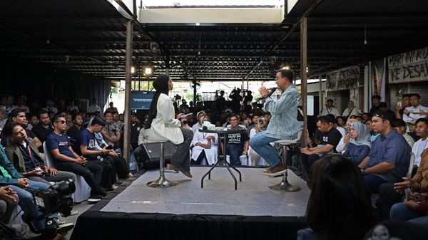 Anak Muda Desak Anies di Mataram