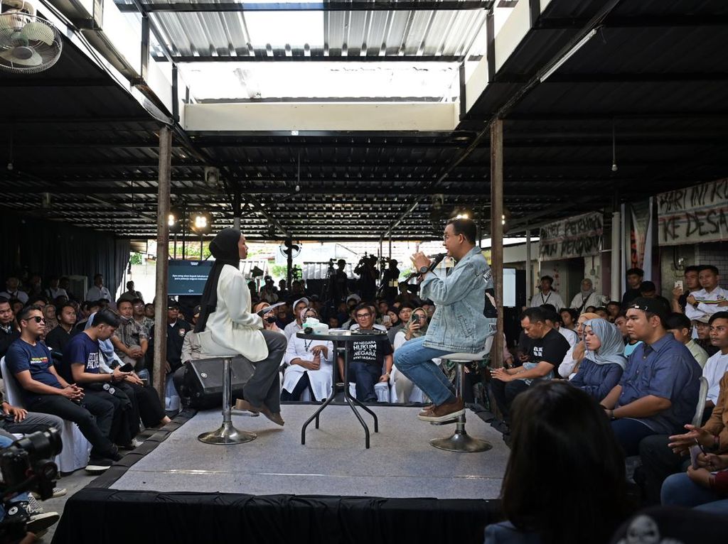 Anak Muda Desak Anies di Mataram Anak Muda Desak Anies di Mataram