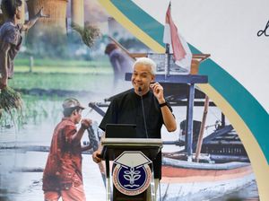 Ganjar Kenalkan KTP Sakti yang Digadang Mudahkan Penyaluran Bansos