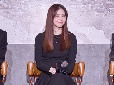 Han So Hee Anggun Bergaun Hitam di Konferensi Pers Gyeongseong Creature
