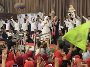 Istri Ganjar Nyanyi Ikan Dalam Kolam, Ibu-ibu di Tulungagung Langsung Riuh