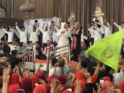 Istri Ganjar Nyanyi Ikan Dalam Kolam, Ibu-ibu di Tulungagung Langsung Riuh