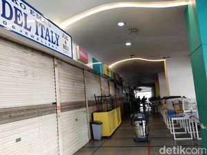 Pedagang Harap Blok M Square Buka Lagi: Biar Ada Pemasukan Pedagang Harap Blok M Square Buka Lagi: Biar Ada Pemasukan