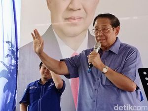 Ambyar! SBY Nyanyi Banyu Langit di Depan Kader Demokrat Kebumen Ambyar! SBY Nyanyi Banyu Langit di Depan Kader Demokrat Kebumen