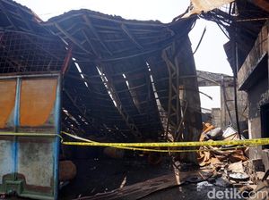 Pasutri Pemilik Gudang Tiner yang Terbakar di Surabaya Meninggal Dunia Pasutri Pemilik Gudang Tiner yang Terbakar di Surabaya Meninggal Dunia