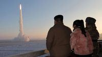 Lagi, Kim Jong Un Pantau Peluncuran Rudal Antarbenua Hwasong-18