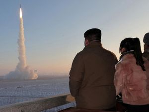 Lagi, Kim Jong Un Pantau Peluncuran Rudal Antarbenua Hwasong-18