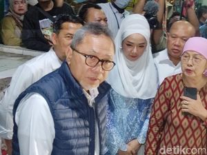 Kunjungi Pasar Bulu Semarang, Zulhas: Hore Harga Cabai Turun! Kunjungi Pasar Bulu Semarang, Zulhas: Hore Harga Cabai Turun!