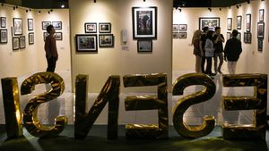 Mengunjungi Pameran Fotografi Esensi Karya Mahasiswa