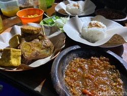Nikmatnya Penyetan ala Sunda dengan Berbagai Macam Sambal di Surabaya