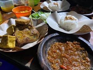 Nikmatnya Penyetan ala Sunda dengan Berbagai Macam Sambal di Surabaya Nikmatnya Penyetan ala Sunda dengan Berbagai Macam Sambal di Surabaya