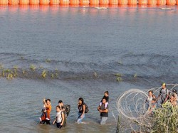 Sebut Biden Lamban, Gubernur Texas Teken UU Penangkapan Migran Ilegal