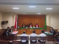 16 Warga Bugbug Didakwa Rusak Resort Neano