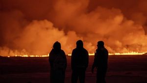 Penampakan Muntahan Lava dari Letusan Gunung Berapi di Islandia